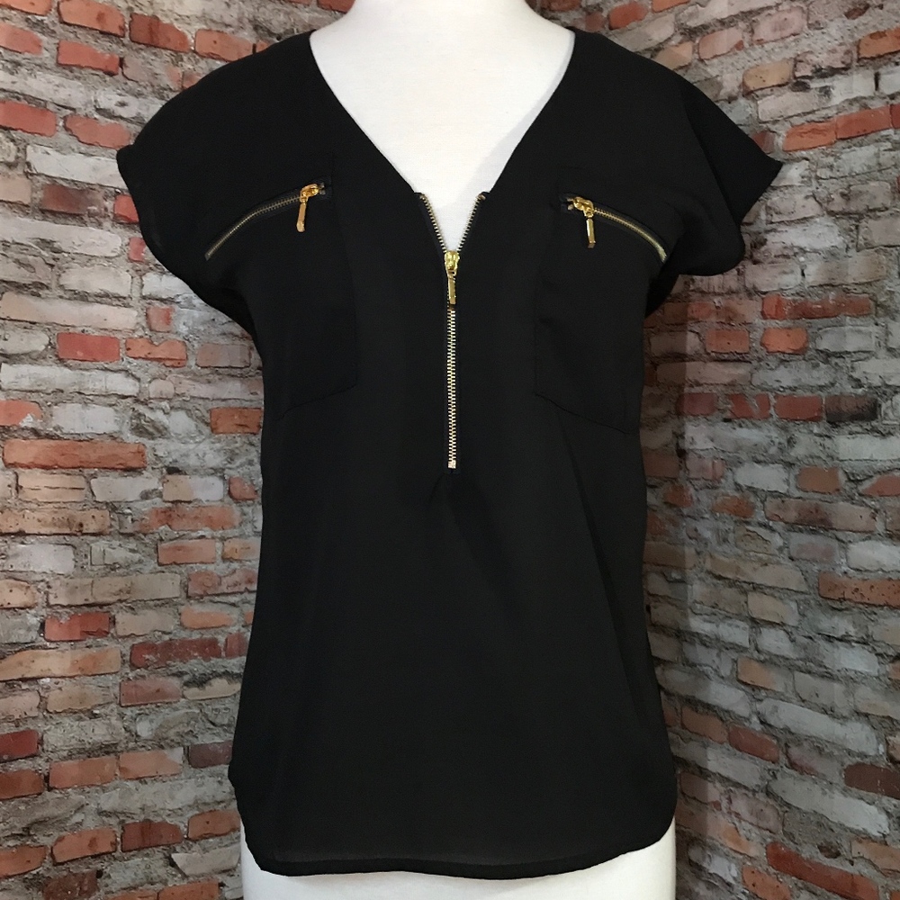 SHORT SLEEVE WOVEN BLOUSE W/ZIPPER